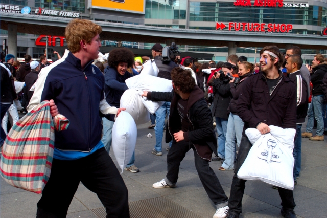 And they shall beat their pillows into blogs! (Pillow Fight! by Ian Mutoo, 